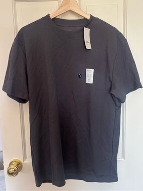 NWT HOLLISTER EVERYDAY TEE